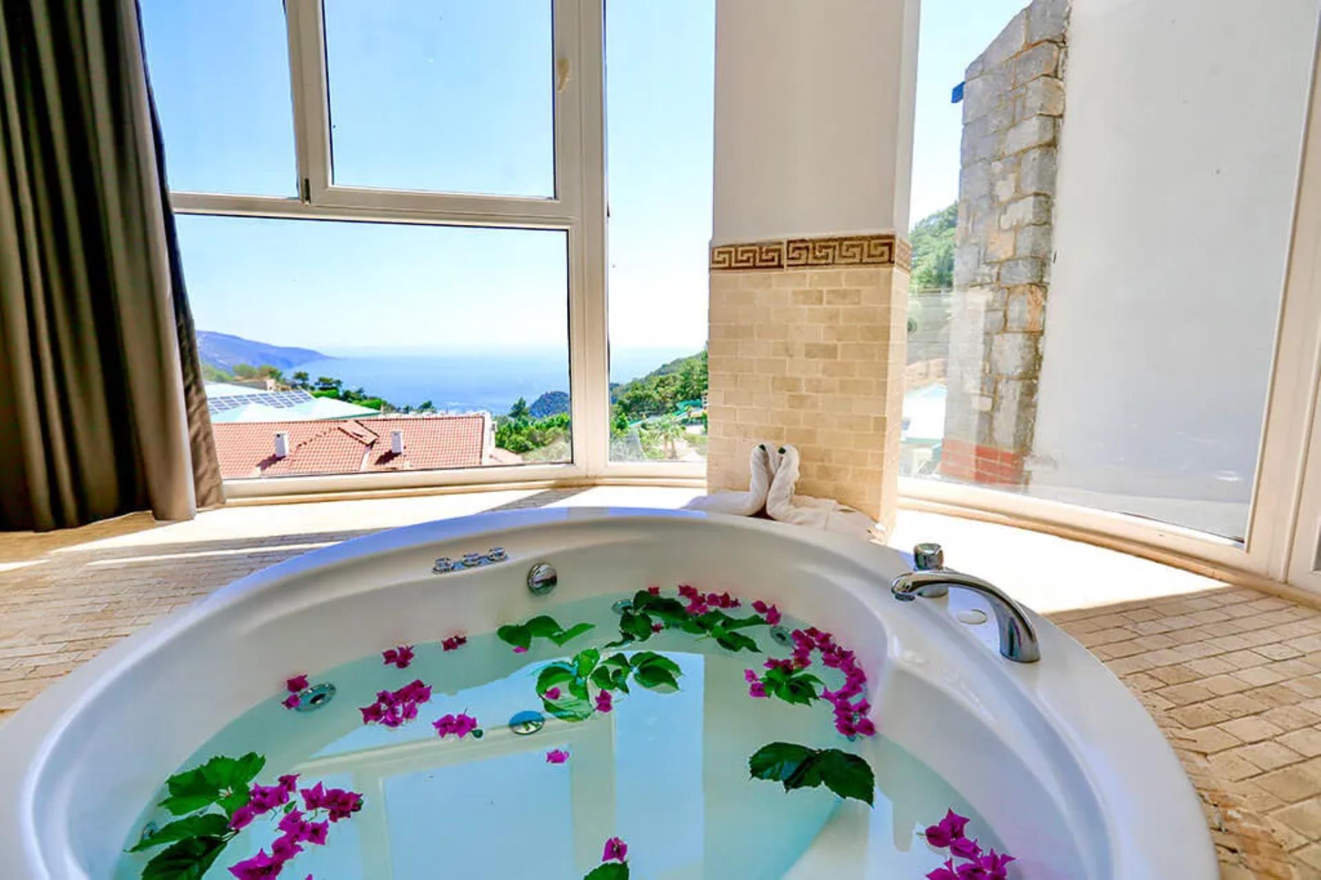 Honeymoon Suite Room with Jacuzzi